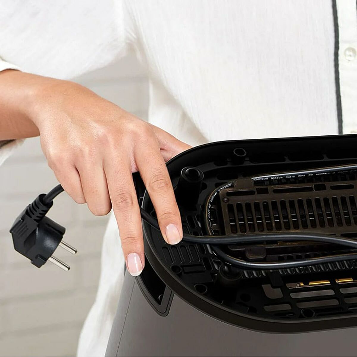 Τοστιέρα Black & Decker BXTOA901E 900 W Τοστιέρα Black & Decker BXTOA901E 900 W