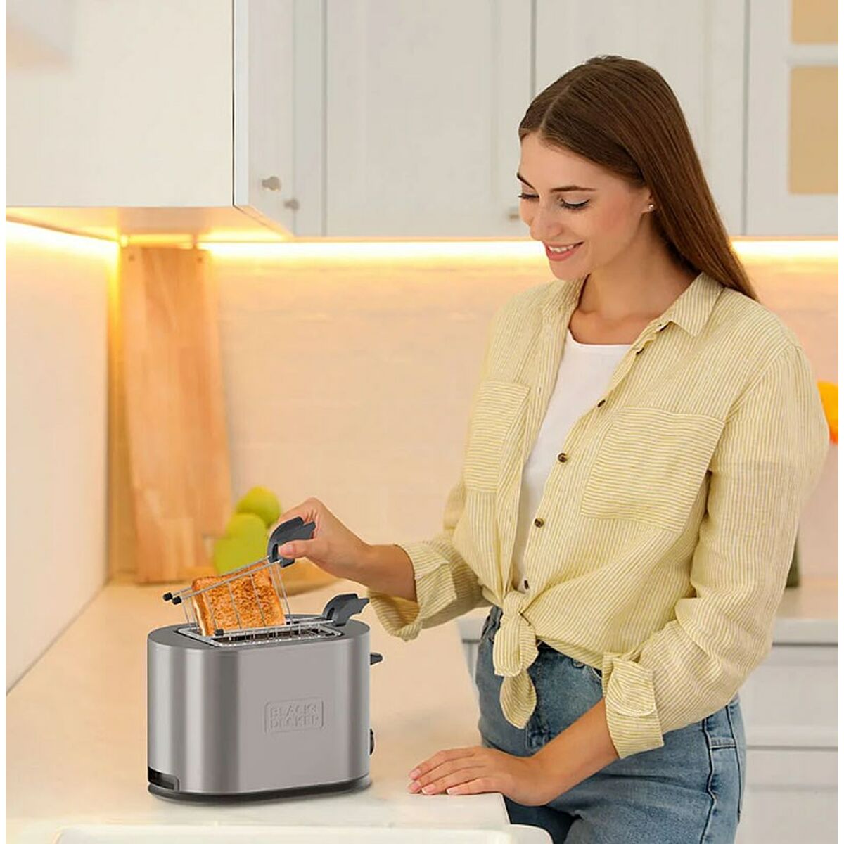Τοστιέρα Black & Decker BXTOA901E 900 W Τοστιέρα Black & Decker BXTOA901E 900 W