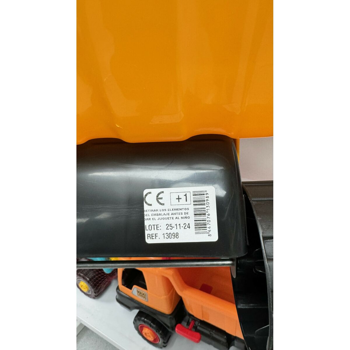 Ανατρεπόμενο φορτηγό και εκσκαφέας AVC 13098