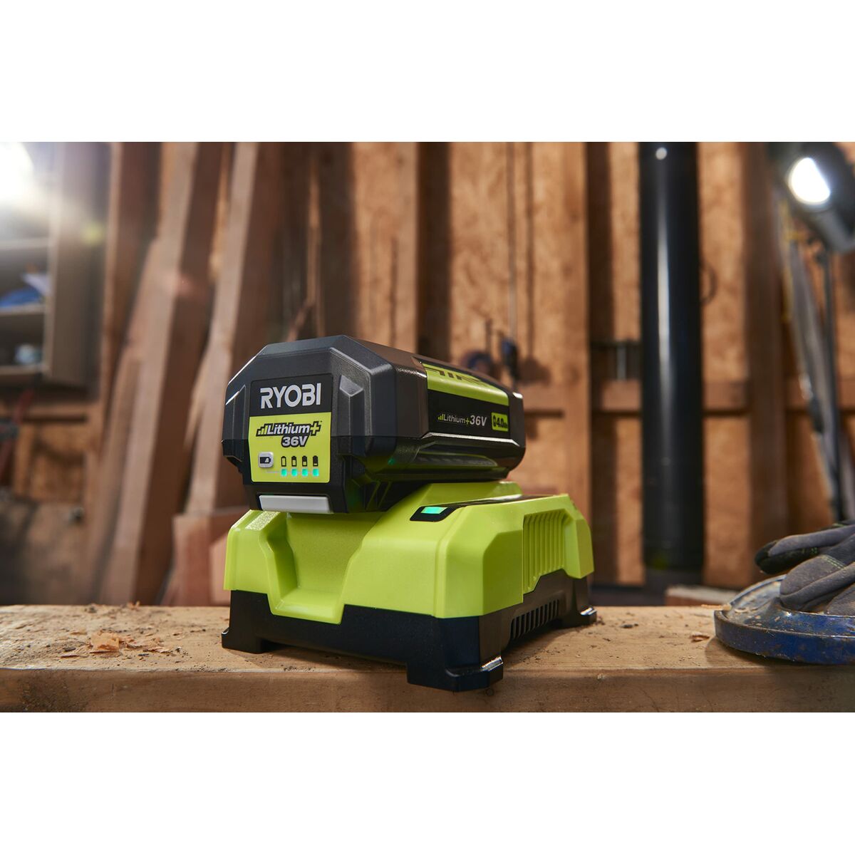 Charger and rechargeable battery set Ryobi Max Power 36 V 4 Ah Charger and rechargeable battery set Ryobi Max Power 36 V 4 Ah