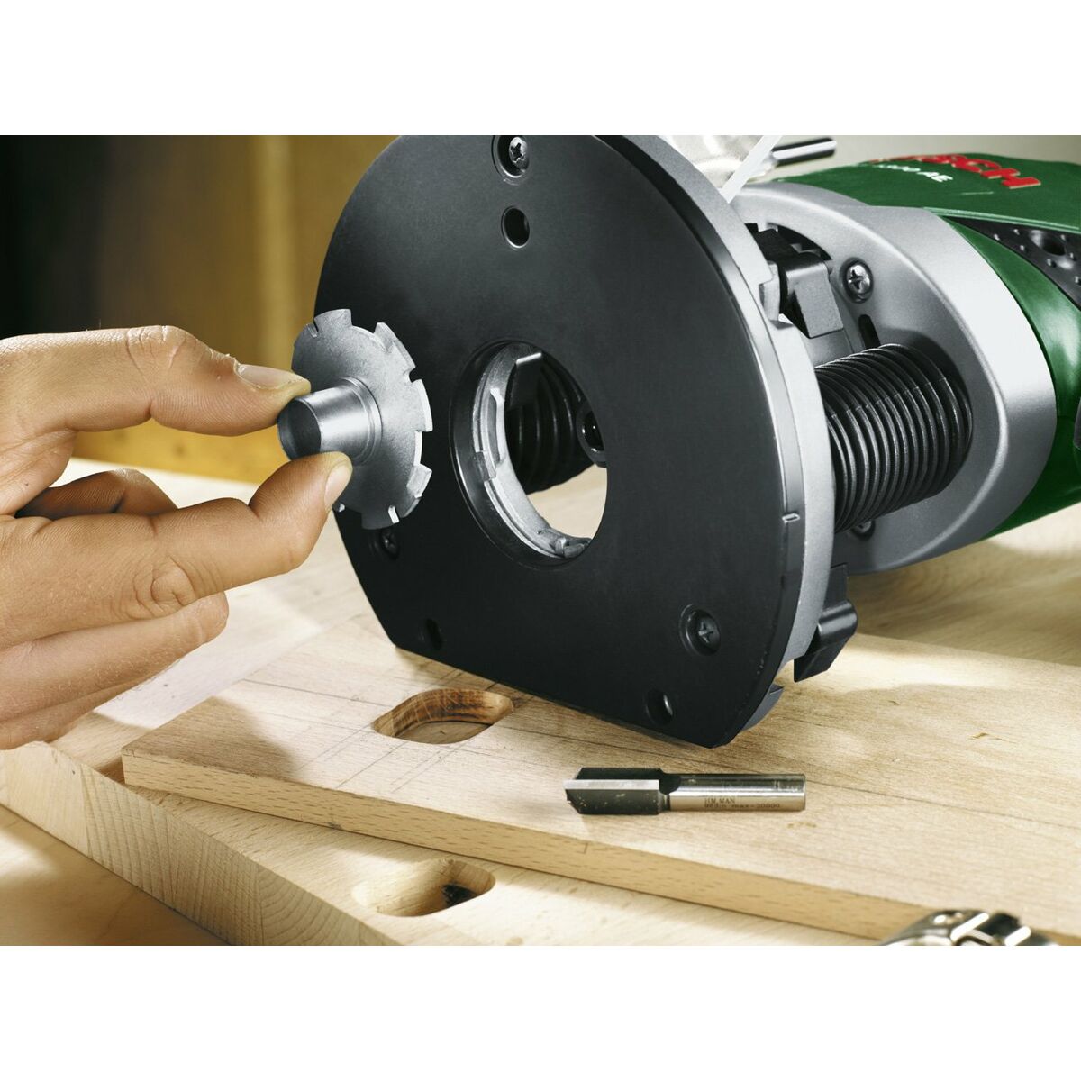 Κοπή / φρεζάρισμα κορώνας BOSCH POF 1200 AE 1200 W (Δωρεάν Μεταφορικά)