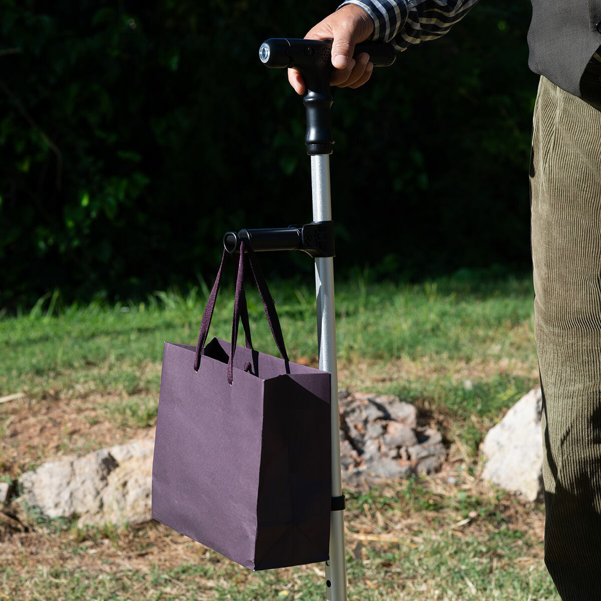 Επεκτάσιμο Μπαστούνι με LED, Συναγερμό και Μηχανικό Χέρι Hannde InnovaGoods