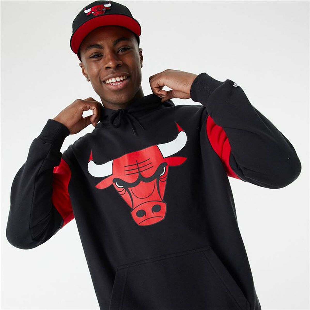 Unisex Φούτερ με Κουκούλα New Era NBA Colour Insert Chicago Bulls Μαύρο Unisex Φούτερ με Κουκούλα New Era NBA Colour Insert Chicago Bulls Μαύρο