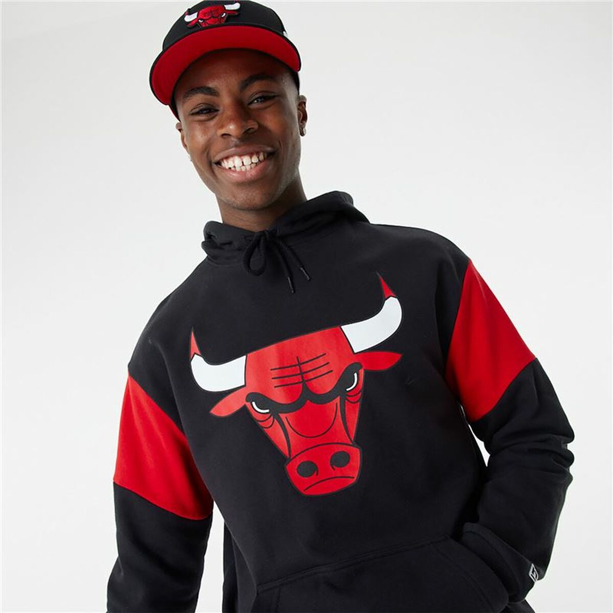 Unisex Φούτερ με Κουκούλα New Era NBA Colour Insert Chicago Bulls Μαύρο Unisex Φούτερ με Κουκούλα New Era NBA Colour Insert Chicago Bulls Μαύρο