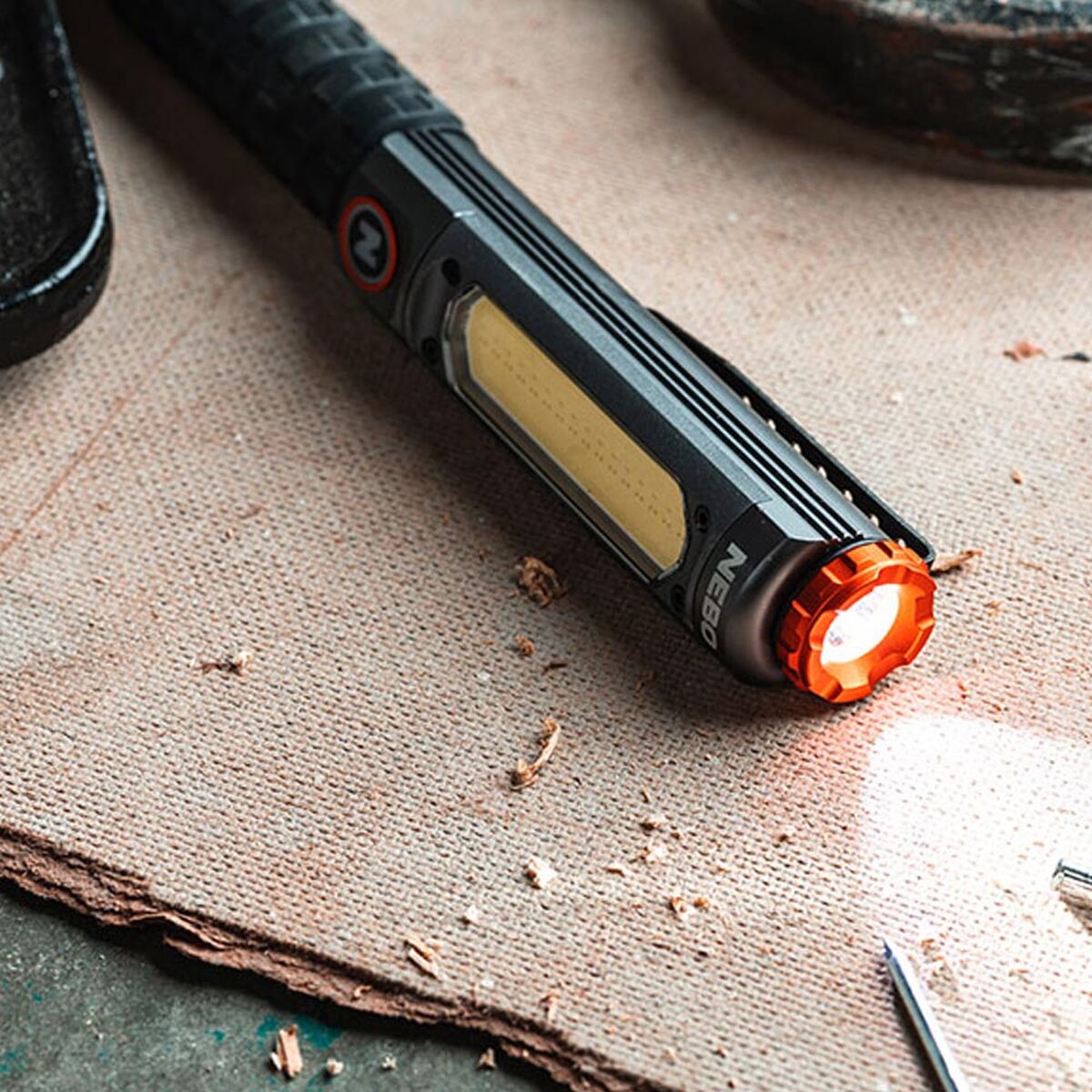 Επαναφορτιζόμενος φακός LED Nebo Big Larry Pro+ 600 lm Επαναφορτιζόμενος φακός LED Nebo Big Larry Pro+ 600 lm